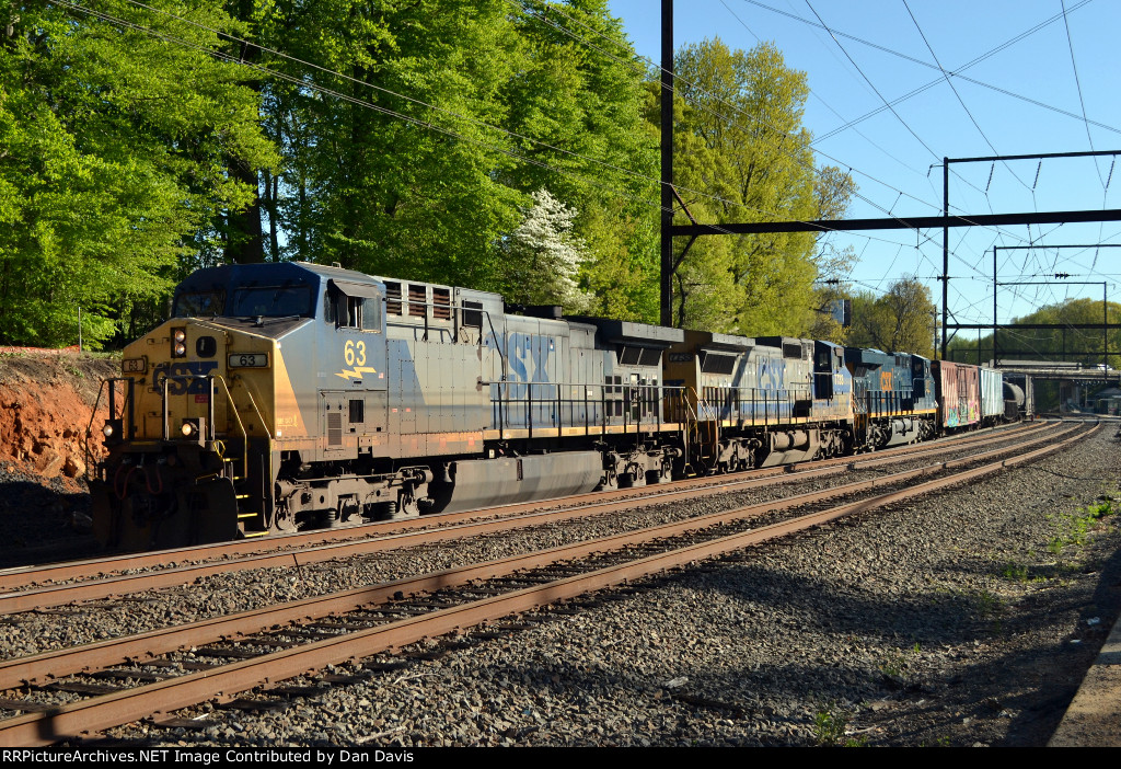 CSX AC44CW 63 leads Q300-01